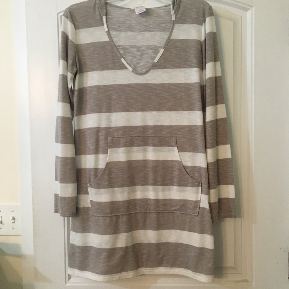 SOLD Lightweight hooded tunic